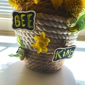 Home decor beautiful theme vase of sunflower and burlap rope. Farmhouse beauty